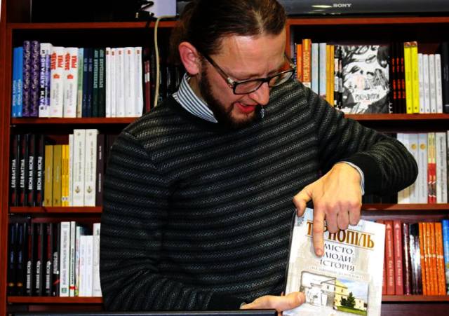 Володимир Окаринський презентує свою книгу